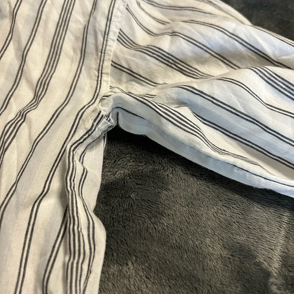 Elizabeth & James Wide Cuff Striped Button Down White Gray Striped Shirt Large - Picture 11 of 15